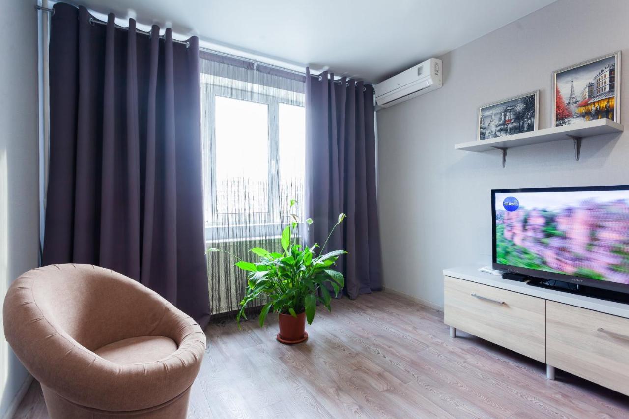 Obolon Metro Station Apartman Kijev Kültér fotó
